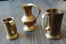 3 Anciens petits pots récipients pichets en métal laiton