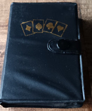 Jeu de cartes  - Sous étui simili cuir noir sérigraphié , crayon, calepin