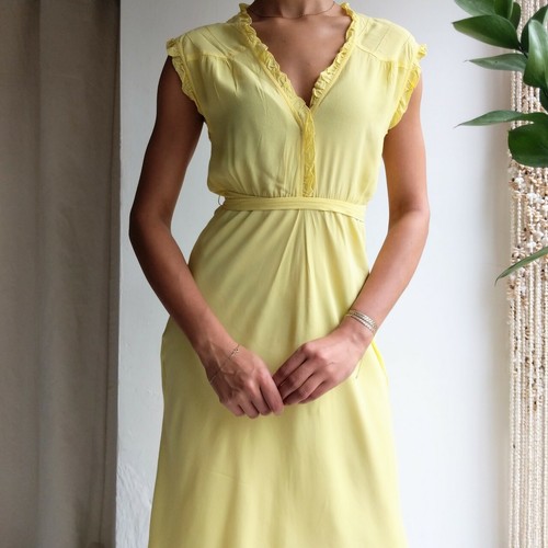 Petite robe jaune - , fossile