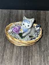 Figurine miniature chaton Dans Son Panier, figurine chat Gris Ancienne