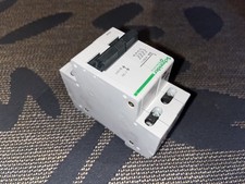 INTERRUPTEUR SECTIONNEUR 4POLES 20A SCHNEIDER ELECTRIC 20AMPERES TETRAPOLAIRE