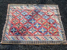 TAPIS KILIM A MOTIFS