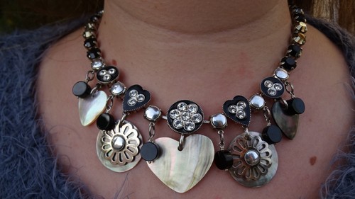 Collier signé