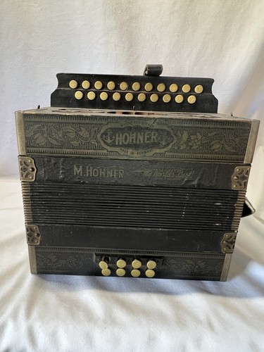 Vintage hohner button - m.,