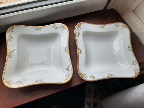 Deux plats porcelaine de - deux,