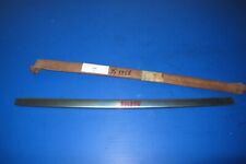 Enjoliveur latéral droit de vitre de lunette arrière pour: Peugeot: 604