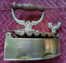 Fer À Repasser Laiton Doré A Motif De Coq Ancien