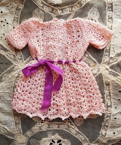 Jolie robe crochet poupée - jolie,