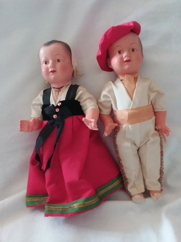 Deux poupées folklorique - poupÉes,