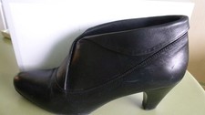 BOTTINES A TALONS CUIR NOIR T.39
