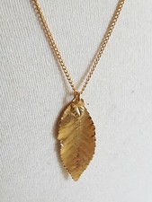 pendentif feuille doré a l'or