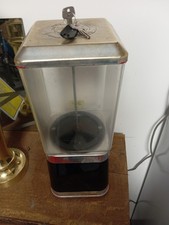 ancien distributeur de cacahuètes de bar