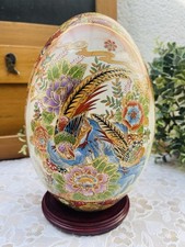 Grand œuf Japonais Décoratif sur Socle – Style Kutani / Satsuma – Fleurs oiseaux