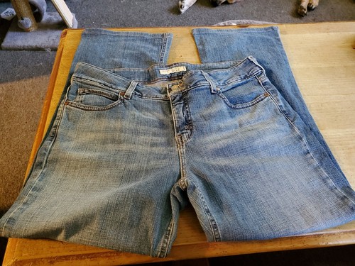 Levis 526 slender - slender, cut