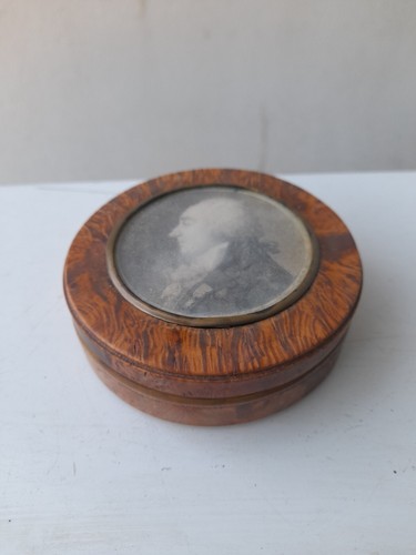 Ancienne boite physionotrace - ancienne,
