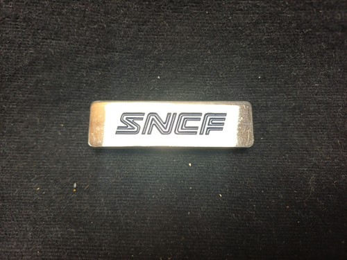 Ancien badge publicitaire