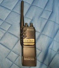 Radio portable Kenwood TH-78 144/430 MHz avec chargeur voiture fonctionne...