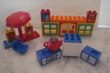 W39/  LEGO DUPLO LOT PIECES ET ACCESSOIRES POUR MAISON MEUBLE