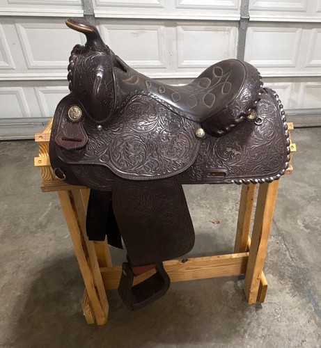 Circle western saddle - circle,