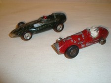 Ferrari course Dinky toys et Vanwall F1 solido usagées