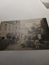 Carte postale ancienne une ferme à Urville-Macqueville la traite des vaches