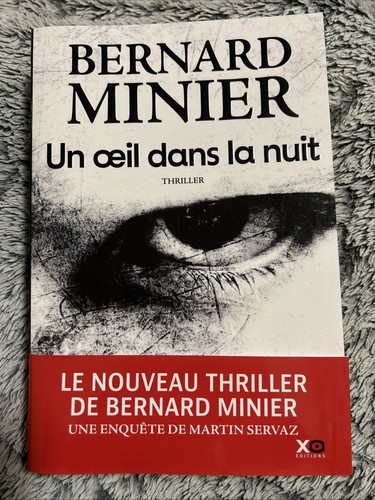 Oeil dans nuit - dans,