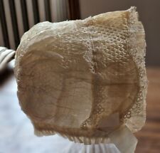 vetement ancien : ravissant bonnet de BB ou petit enfant - soie et dentelle ivoy