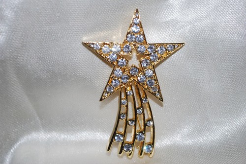 Golden shooting star pin - golden,