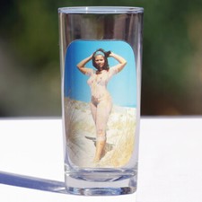 Verre vintage pin-up qui se déshabille nue des années 1970