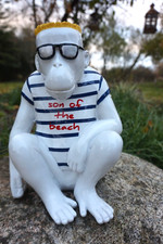 3932 A FIGURINE STATUETTE