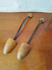 Ancienne Paire D'Embauchoirs En Bois Et Métal Marque Satan 