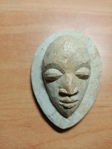 Pierre sculptée visage - sculptée,
