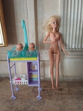 BARBIE PEDIATRE AVEC TABLE
