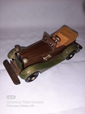 Voiture rétro en bois