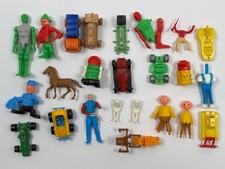 Lot d'anciens jouets Kinder et divers