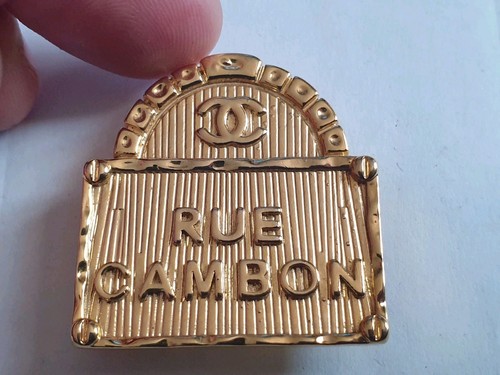 Chanel broche - chanel,