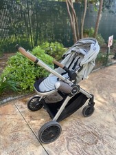 Je vends une poussette Chicco «Best friend» 3 en 1 en excellent état.