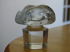 ANCIEN  BOUCHON EN CRISTAL MOULER  FORME ART DECO STYLE LALIQUE