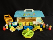 Crèche Fisher Price, école