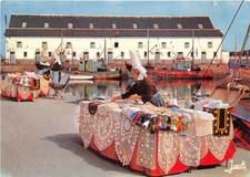 29-BRODEUSE SUR LES QUAIS-N�T263-D/0349