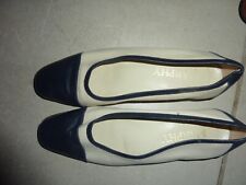 Chaussures italiennes petit 37, luxe. En cuir.