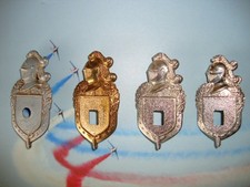 lot de 4 insignes plateaux