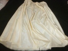 joli jupon  vintage  jolie dentelle taille 54/56/58  taille élastique  ref 58R25