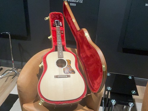 Gibson guitar natural - j-35,