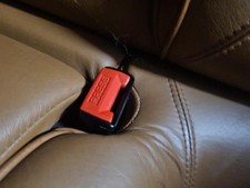 Attache ceinture arriere droit