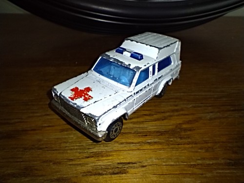 Majorette ambulance style - ambulance,