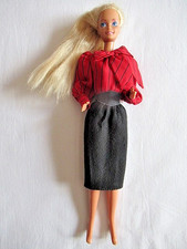 BARBIE en ROBE CHEMISIER ROUGE et NOIRE - 99-2