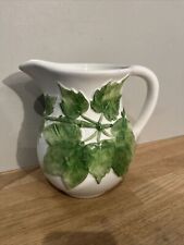 Pichet Carafe en Faïence en Relief Peinte Décor Feuilles De Vigne Bassano Italy