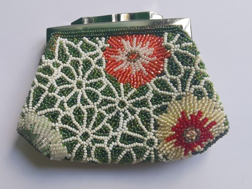 Ancien porte monnaie - , perlé