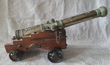 Réplique à l'échelle Du